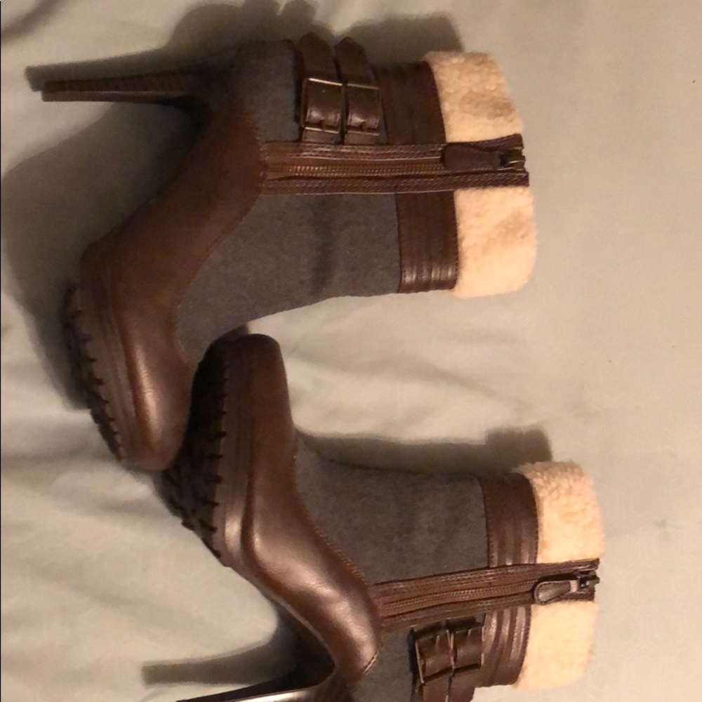 Elle heels, size 7. Lightly used.